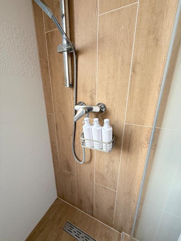 Sarah Doe Apartman – Zuhanyzó
