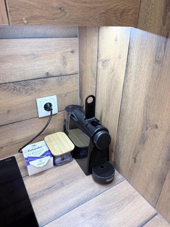 Sarah Doe Apartman – Kávéfőző a konyhában